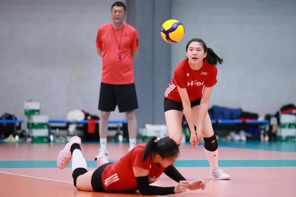 罗马诺：纽卡接近签下阿贾克斯18岁中场斯图尔，总价超2500万欧