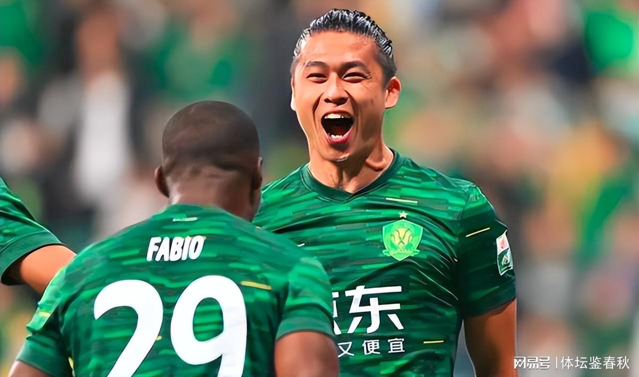 尊龙凯时记者：费内巴切仍在和曼城谈阿克转会费，预计700万+150万镑