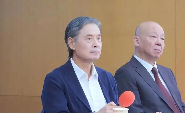 罗马诺：曼联2月就和安德雷桑托斯经纪人沟通，维韦尔了解他