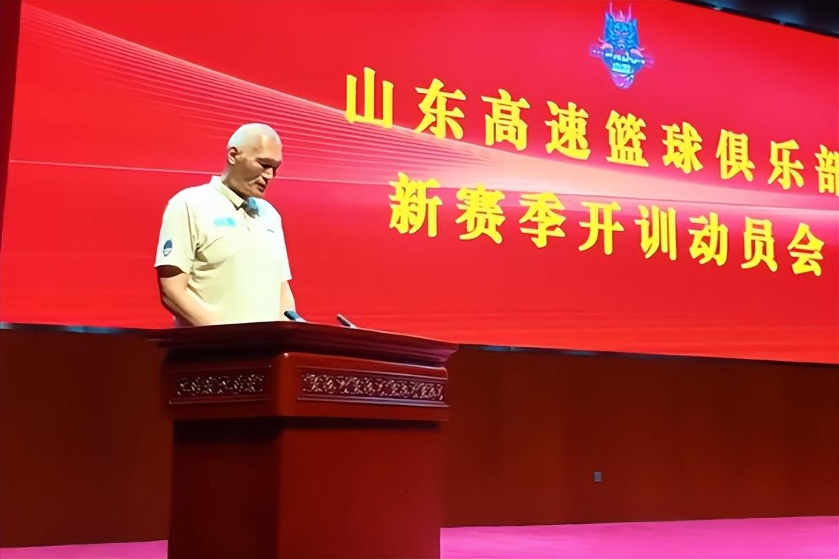记者：费内巴切仍在和曼城谈阿克转会费，预计700万+150万镑