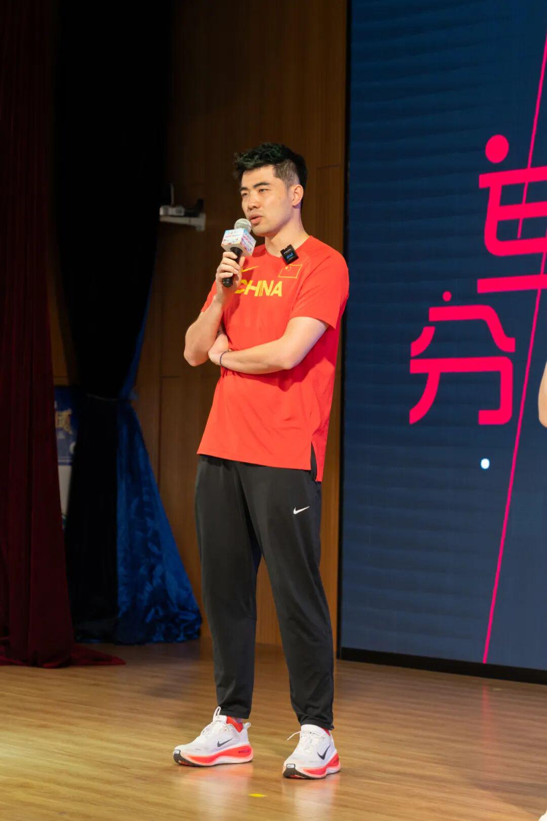 尊龙凯时雷霆试训格雷夫斯备战选秀