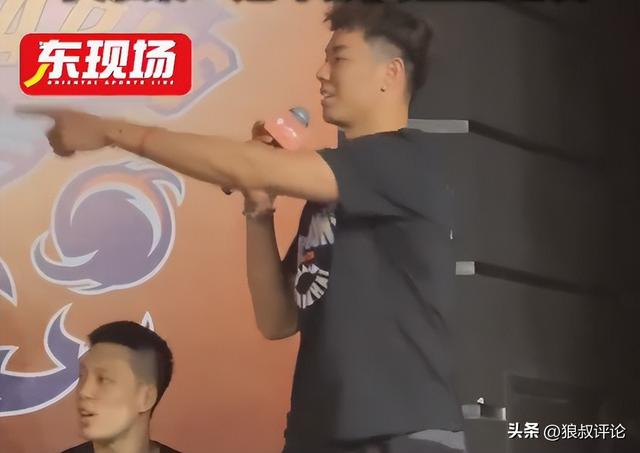马刺麻烦大了！总决赛刚打完就爆更衣室矛盾，新秀直接逼宫要球权