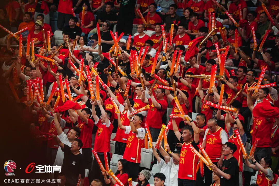 马刺内讧!近46年最强新秀!不满上场时间