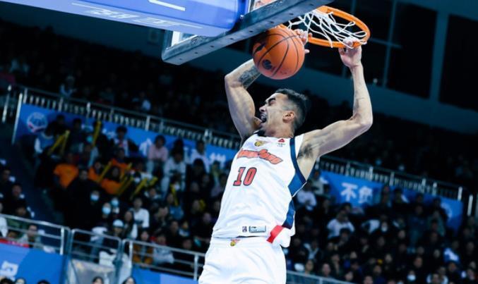 太强了！总决赛场均32.6分，又一名二轮秀拿到FMVP，上一位是他