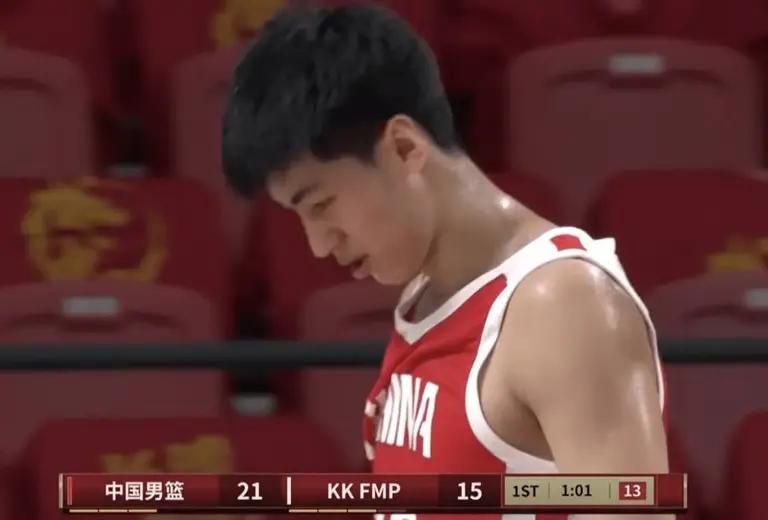 总决赛G5：马刺主场强压尼克斯 文班哈珀发挥出色，福克斯拖后腿