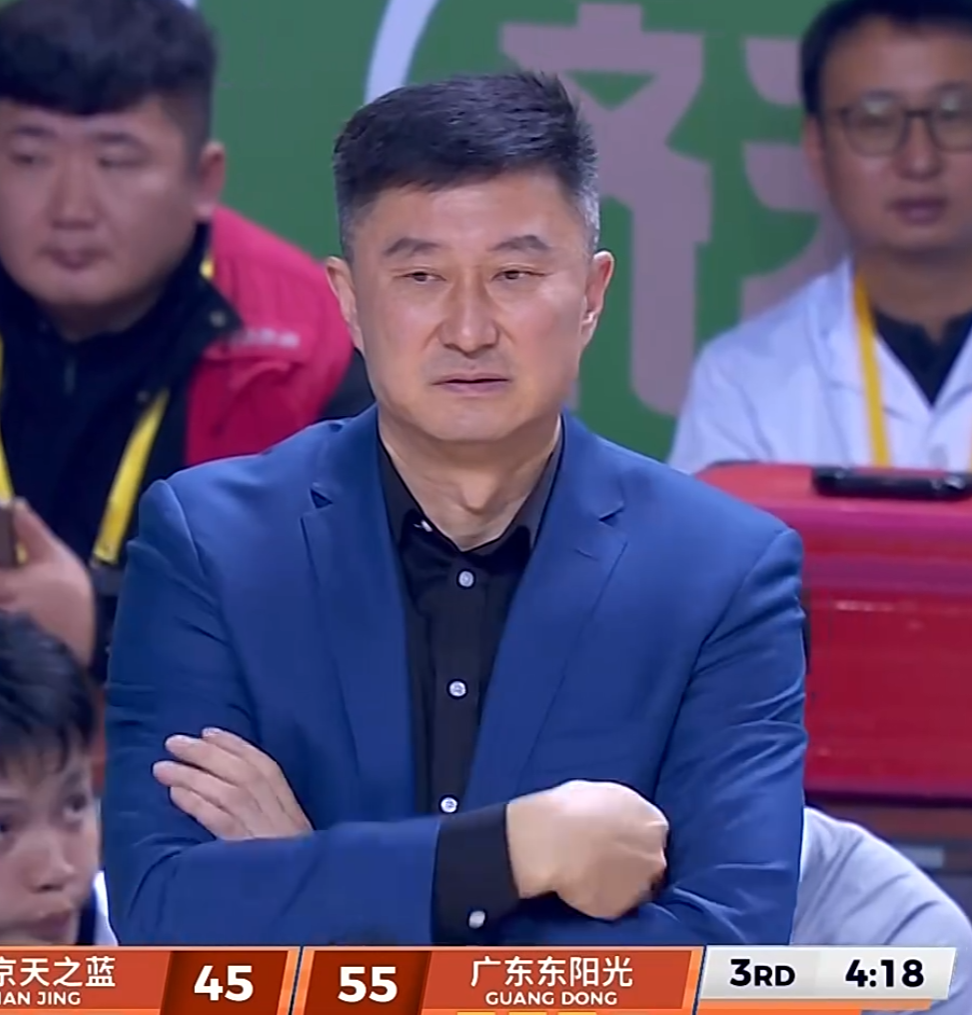 大合同悬了,首发也没了?火箭13+6前锋迎激烈竞争,难逃替补命运