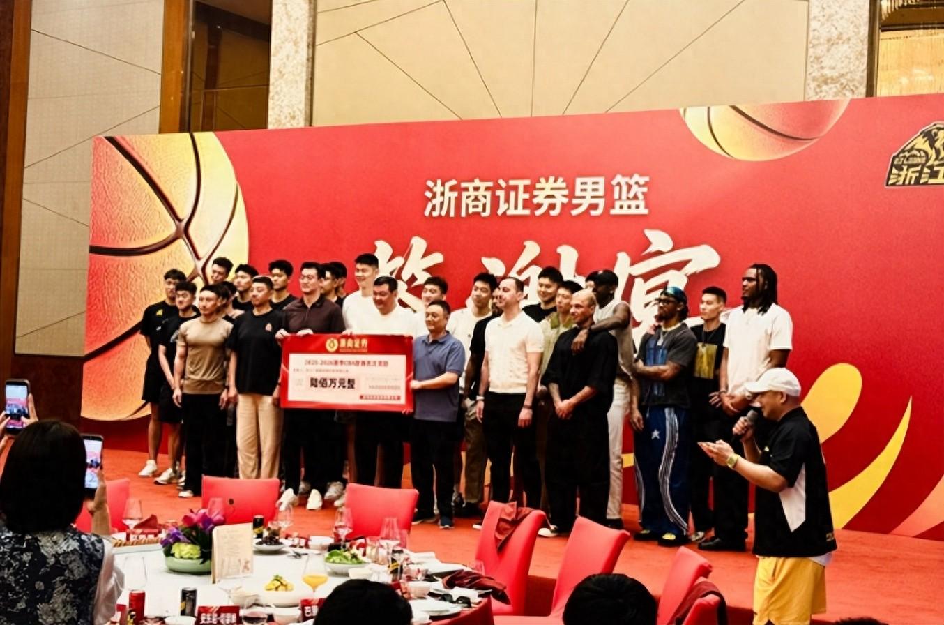 文班亚马自信发声：马刺不会浪费精力，一场一场来
