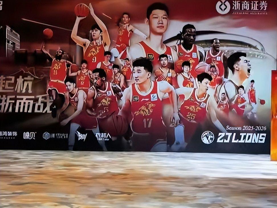 名媒三人谈字母哥交易观点分歧