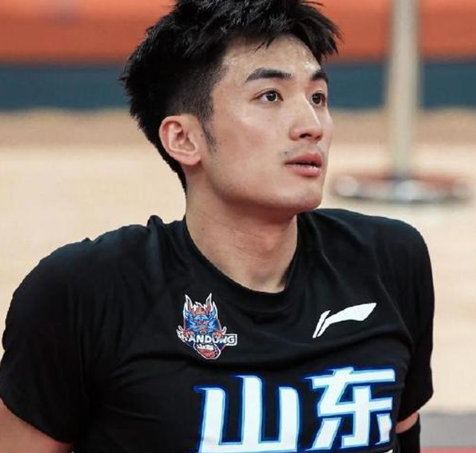 布伦森狂砍45分创队史总决赛得分纪录,尼克斯时隔53年圆梦总冠军