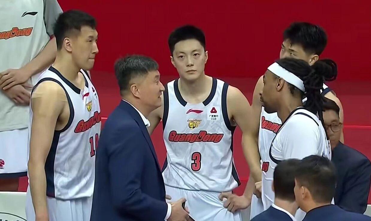 5年2.41亿!库里0票,弟弟真敢说:FMVP不重要..