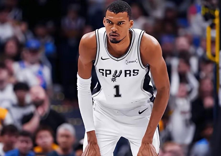 突发！福克斯取关马刺，字母哥交易倒计时，快船计划追求FMVP