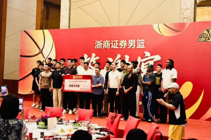 4年1.785亿美金！篮网要抢里夫斯，富保罗为老詹发声