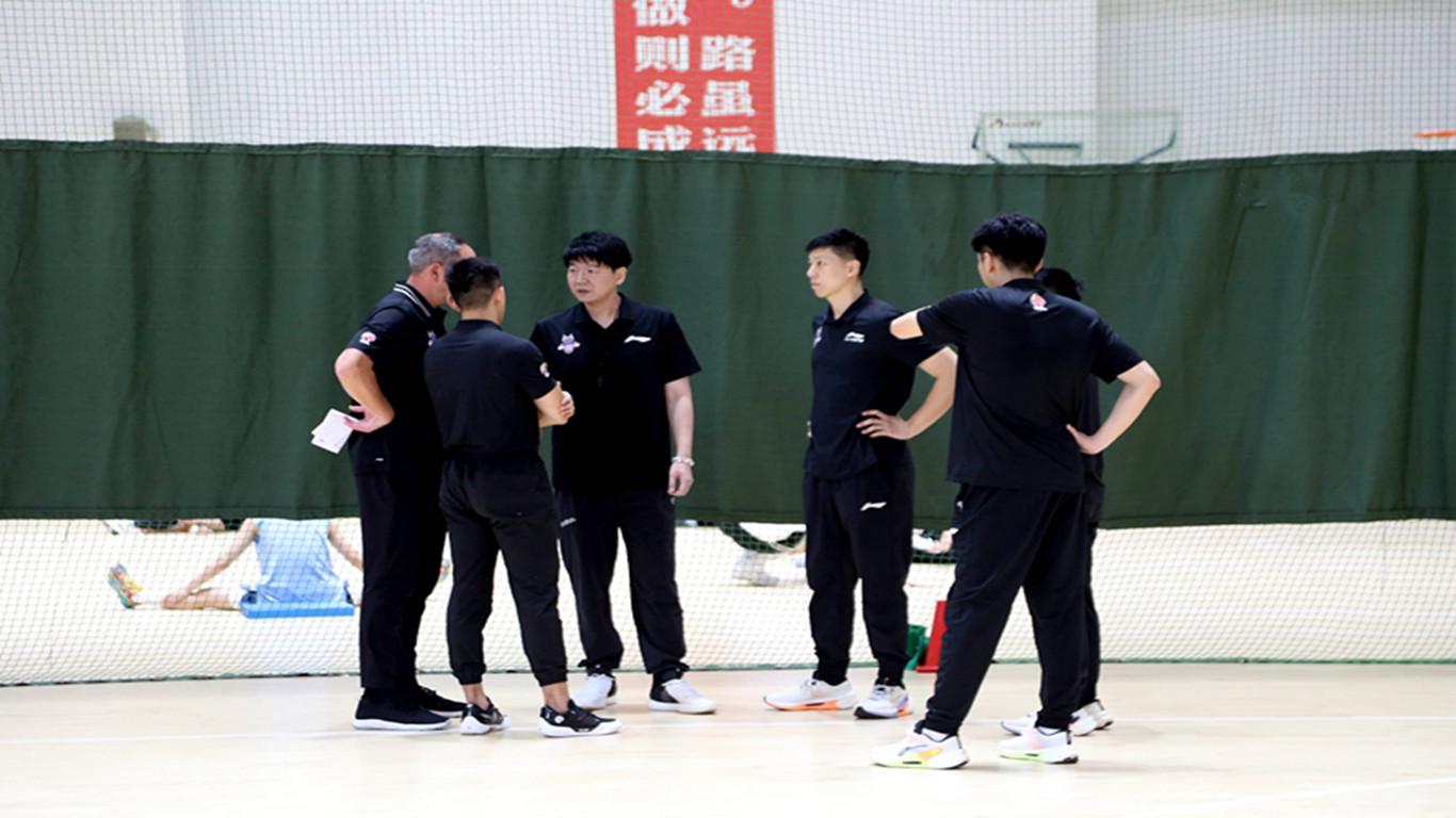记者拉比奥、于帕、楚阿梅尼、萨利巴缺席训练前者母亲探班扑空