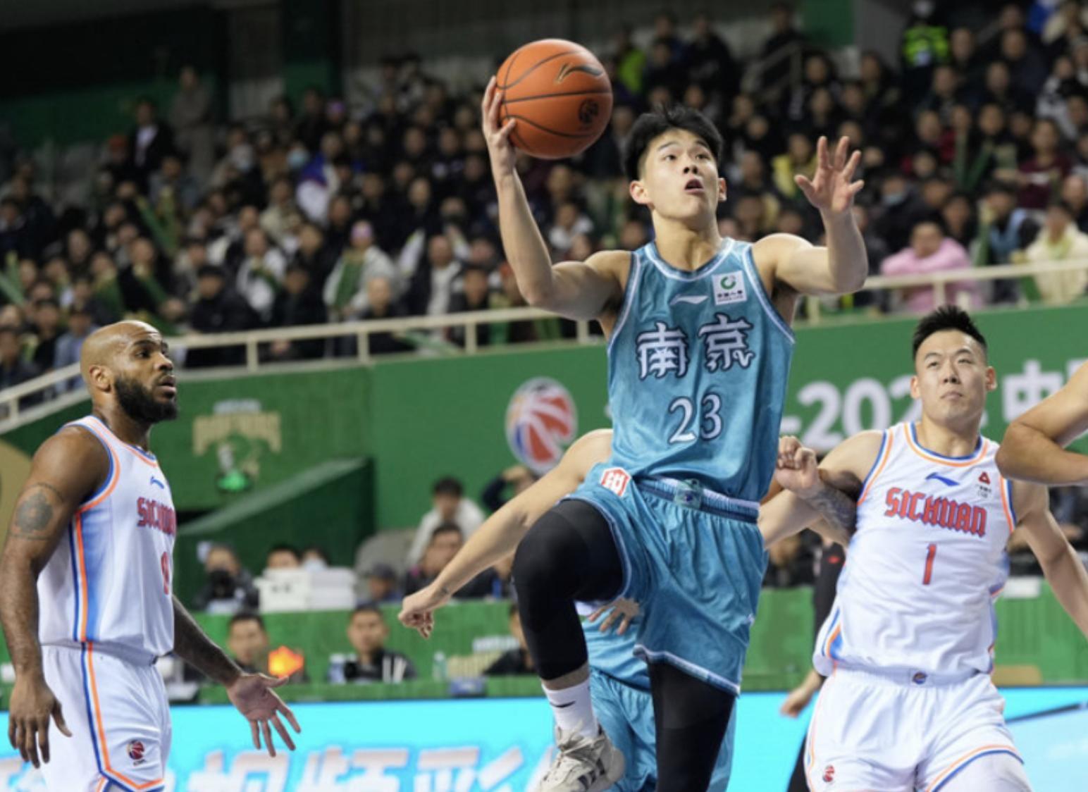 罗本承认:梅西非人类!和他同一时代踢球,是无数球星最大的无奈