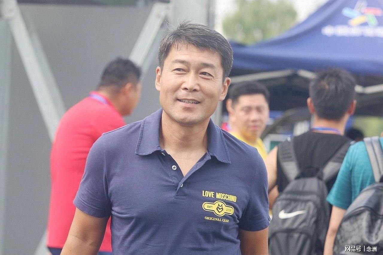 瑞尔森球裤在本轮德甲比赛中被扯破,彪马球衣耐用性再遭质疑