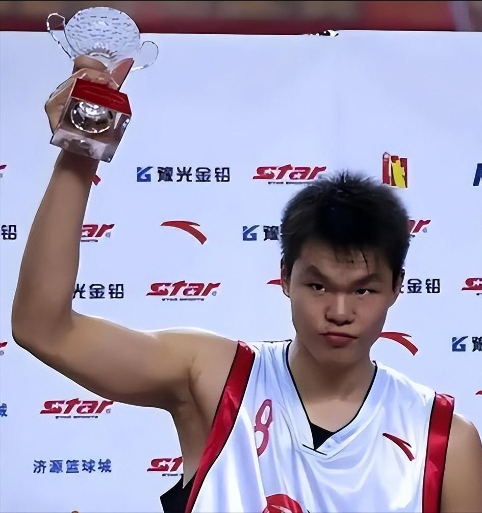 中国男篮VS卡塔尔！赛前带来中国男篮赵继伟、胡明轩、杨瀚森、王俊杰以及卡塔尔男篮的最新消息