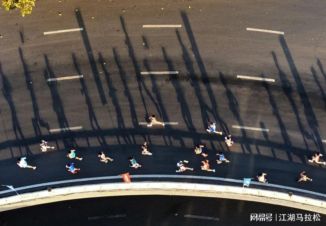 申花vs泰山首发:4外援PK!阿苏埃、谢鹏飞先发依木兰、陈蒲出战